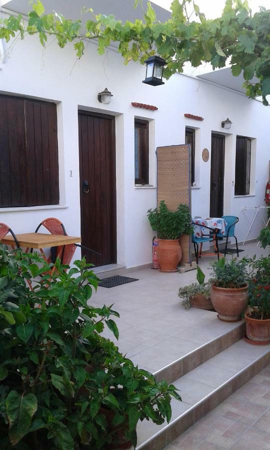 Αmmos Rooms Palaiochora Esterno foto